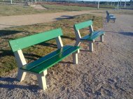 Banco com pés de concreto